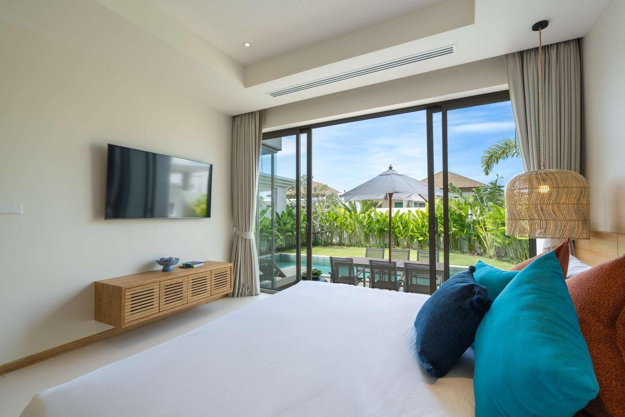 Exquisite Oasis Pool Phuket Villa